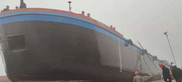 恭喜李老板船只下河，船號(hào)（四航258）